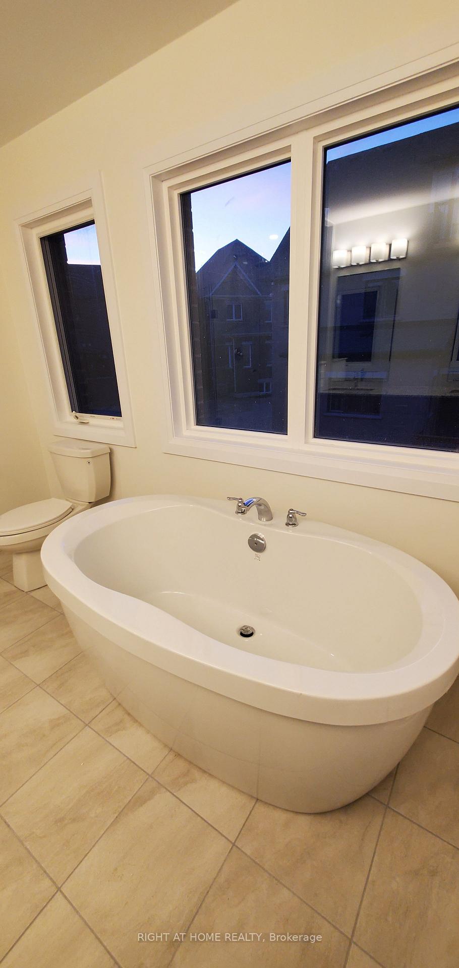Photo 12 of 18 Kings hill Drive, Brampton, Northwest Brampton — HOMEH