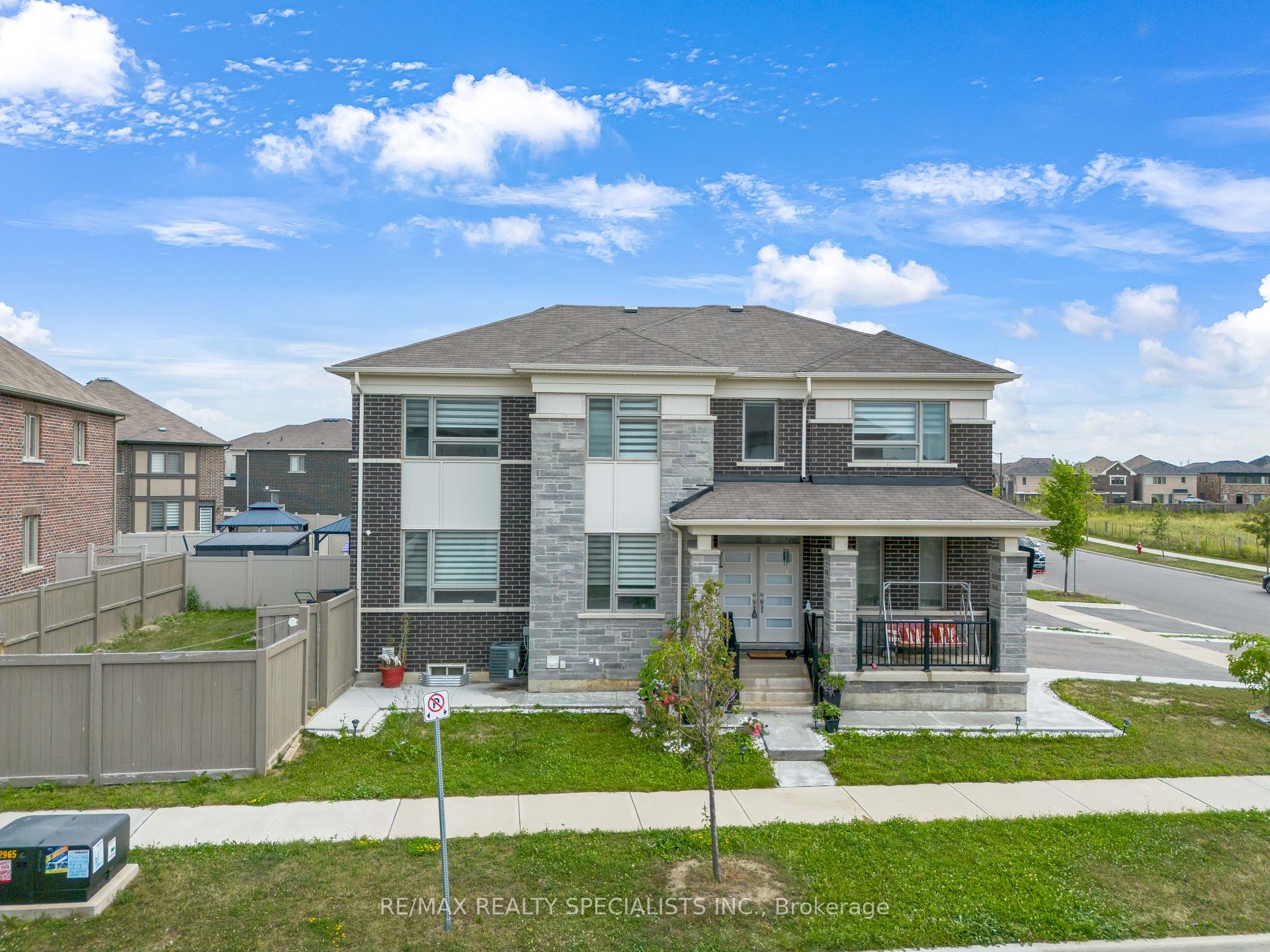 Photo 2 of 1 Boothill Drive, Brampton, Northwest Brampton — HOMEH