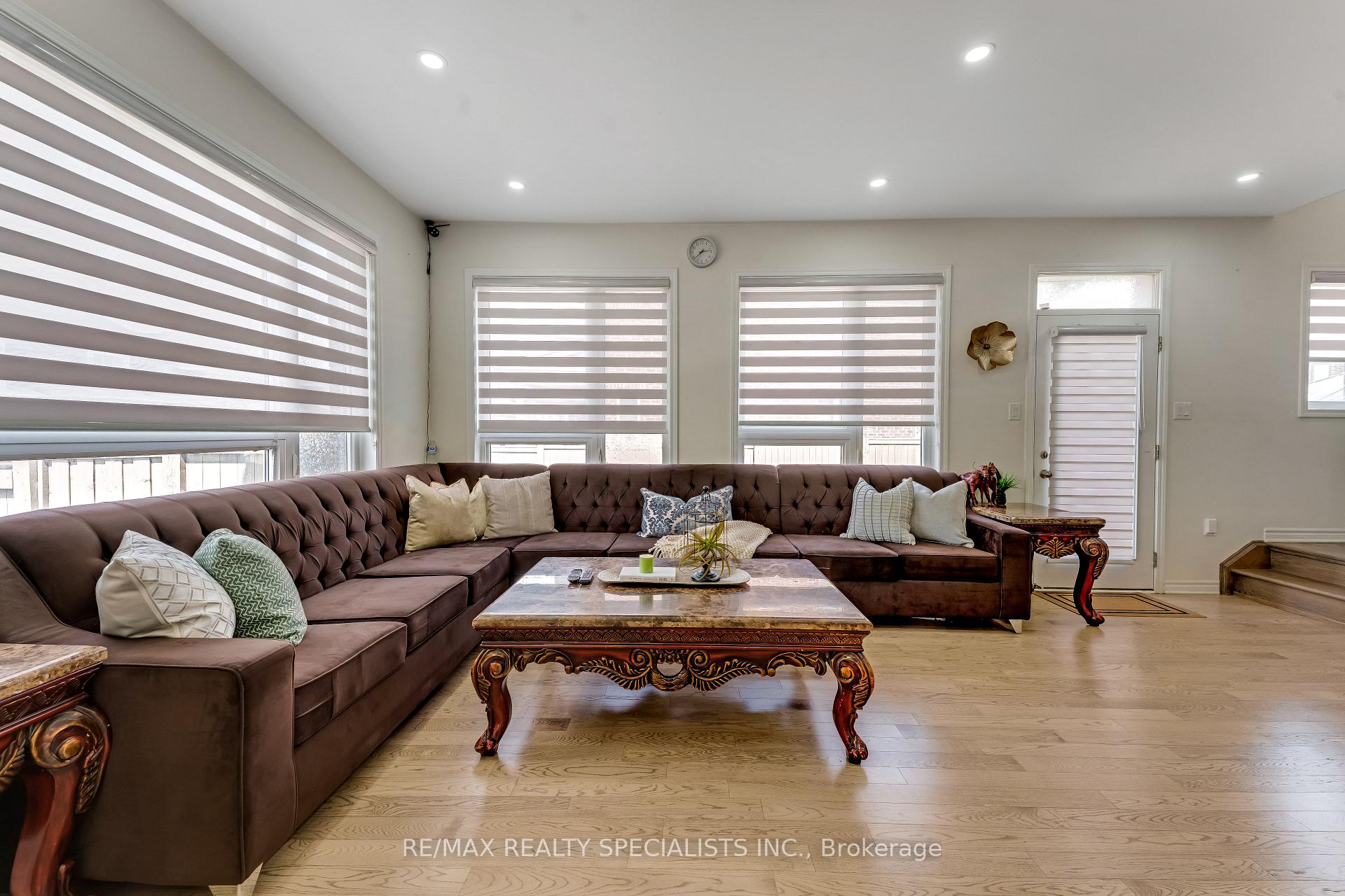 Photo 7 of 1 Boothill Drive, Brampton, Northwest Brampton — HOMEH