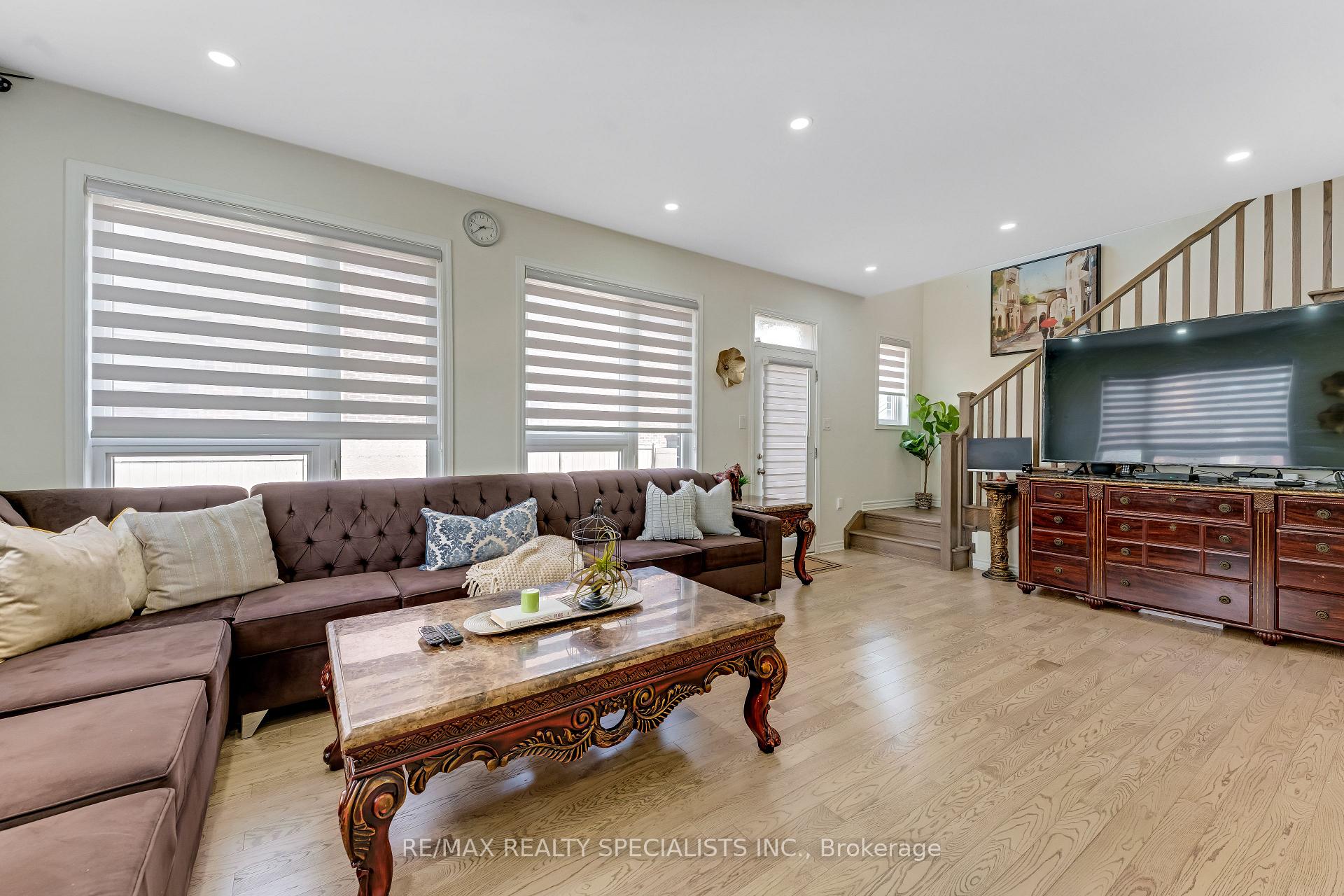 Photo 9 of 1 Boothill Drive, Brampton, Northwest Brampton — HOMEH