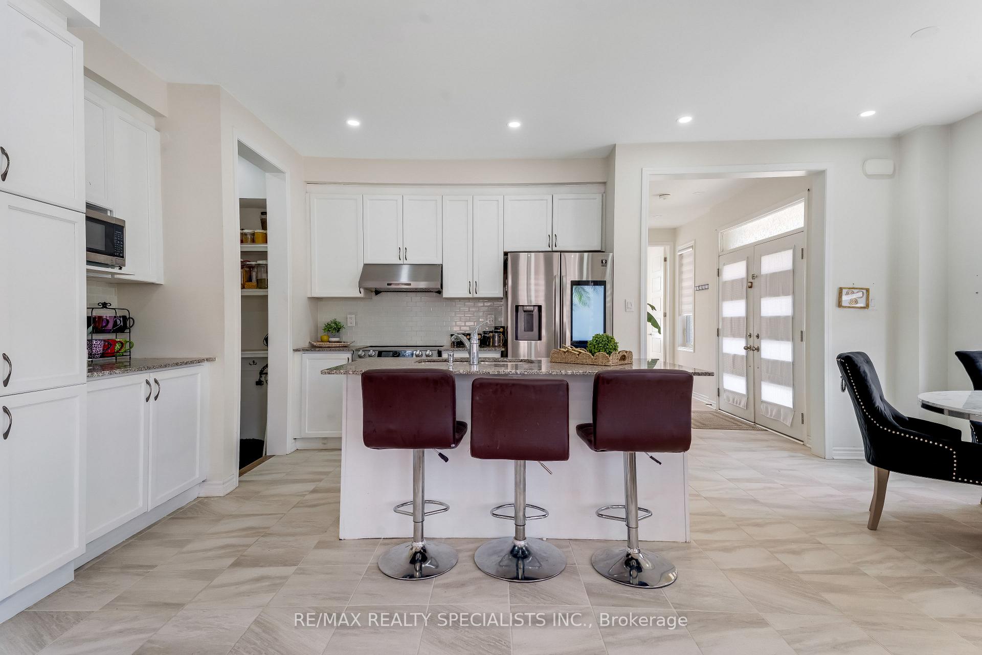 Photo 10 of 1 Boothill Drive, Brampton, Northwest Brampton — HOMEH