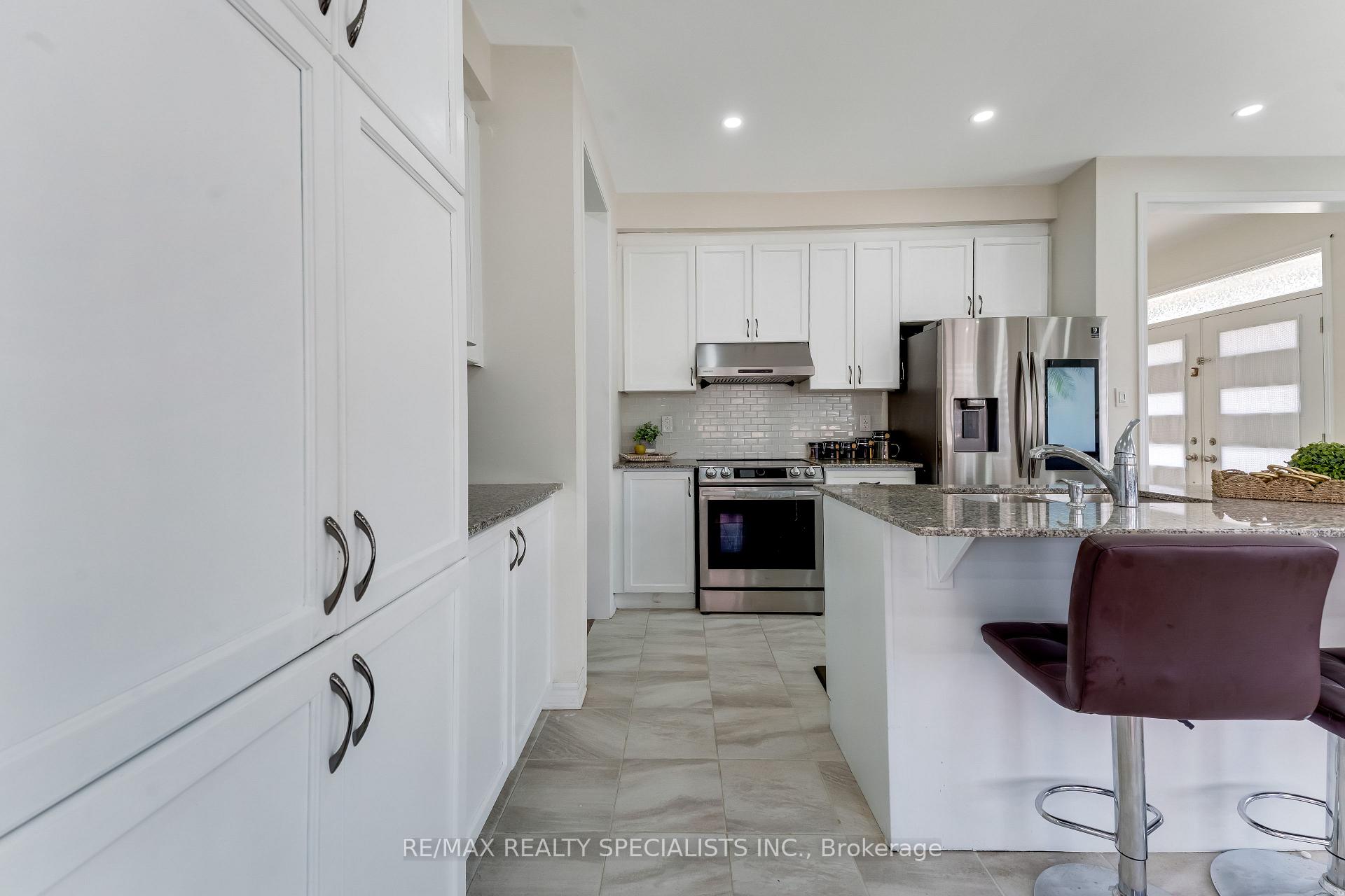 Photo 12 of 1 Boothill Drive, Brampton, Northwest Brampton — HOMEH