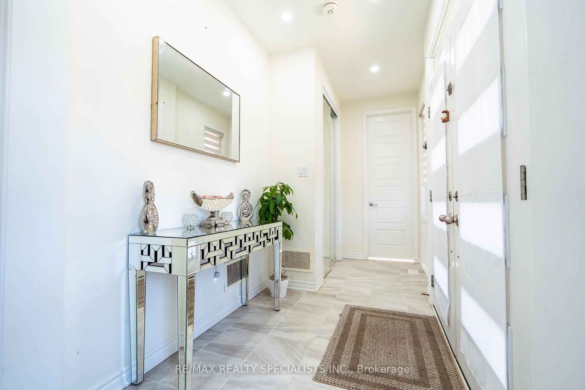 Photo 8 of 1 Boothill Drive, Brampton, Northwest Brampton — HOMEH