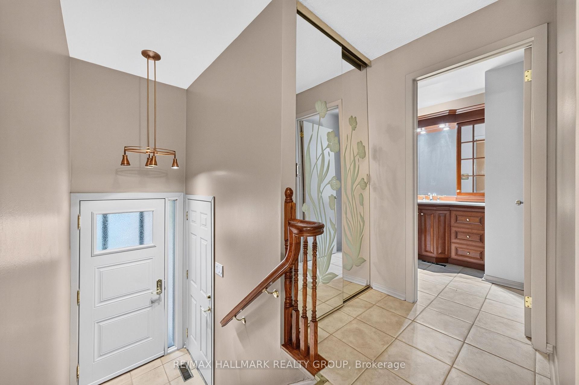 Photo 2 of 19 Fallow Court, Ottawa, Hunt Club Park/Greenboro — HOMEH