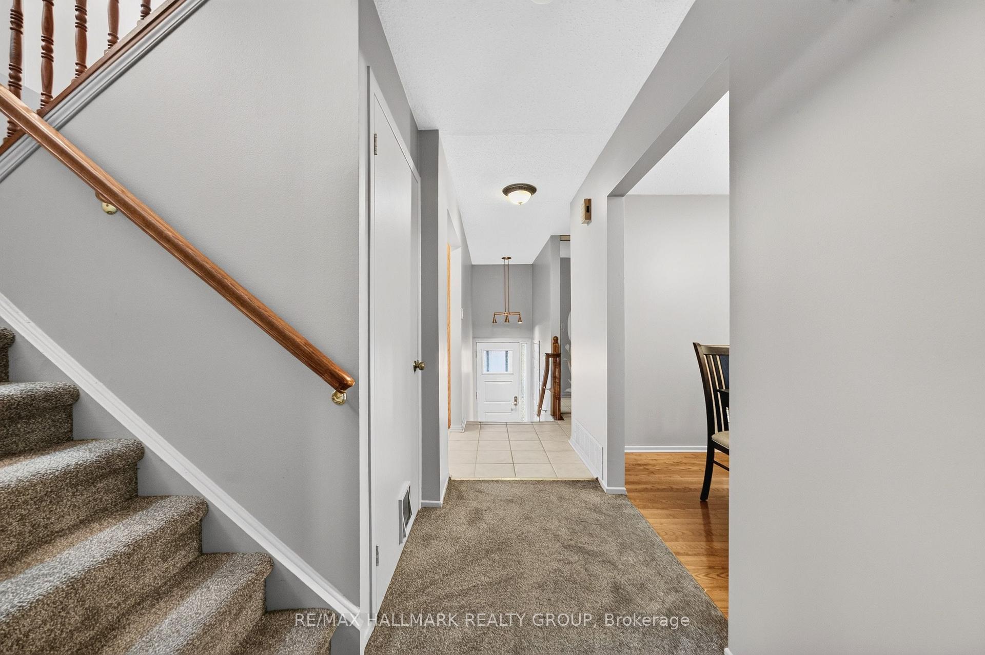 Photo 6 of 19 Fallow Court, Ottawa, Hunt Club Park/Greenboro — HOMEH