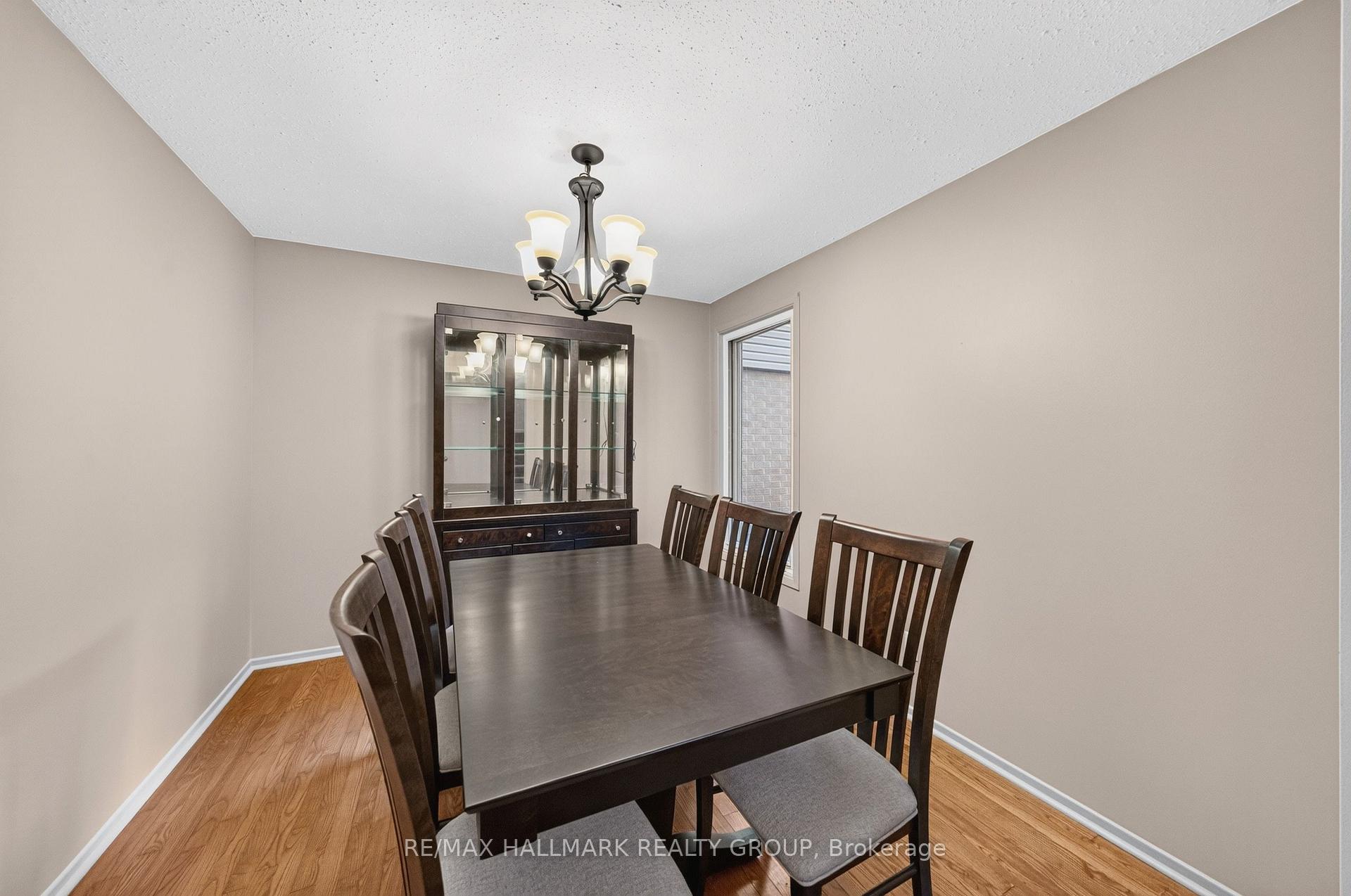 Photo 7 of 19 Fallow Court, Ottawa, Hunt Club Park/Greenboro — HOMEH
