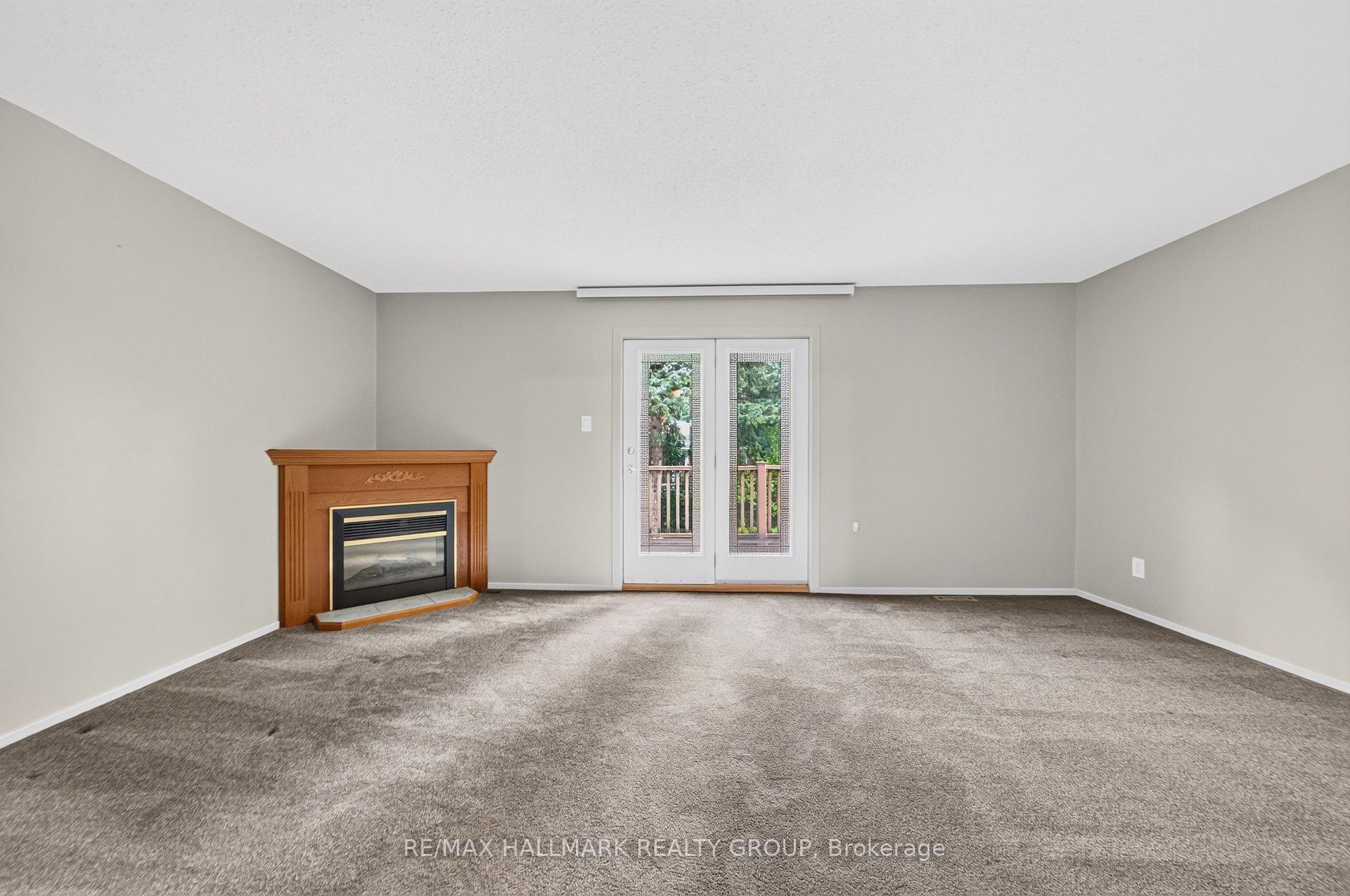 Photo 9 of 19 Fallow Court, Ottawa, Hunt Club Park/Greenboro — HOMEH