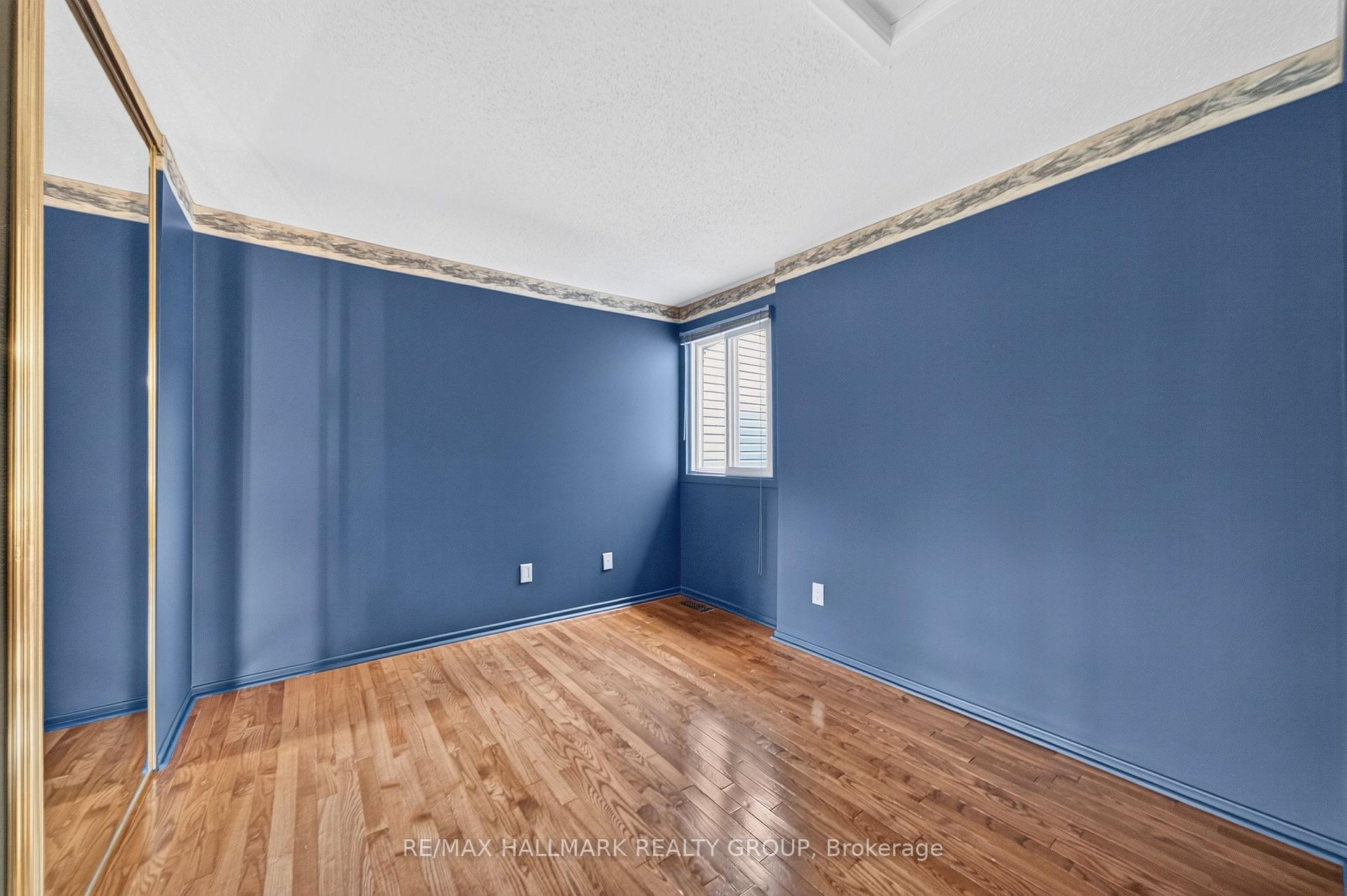 Photo 16 of 19 Fallow Court, Ottawa, Hunt Club Park/Greenboro — HOMEH