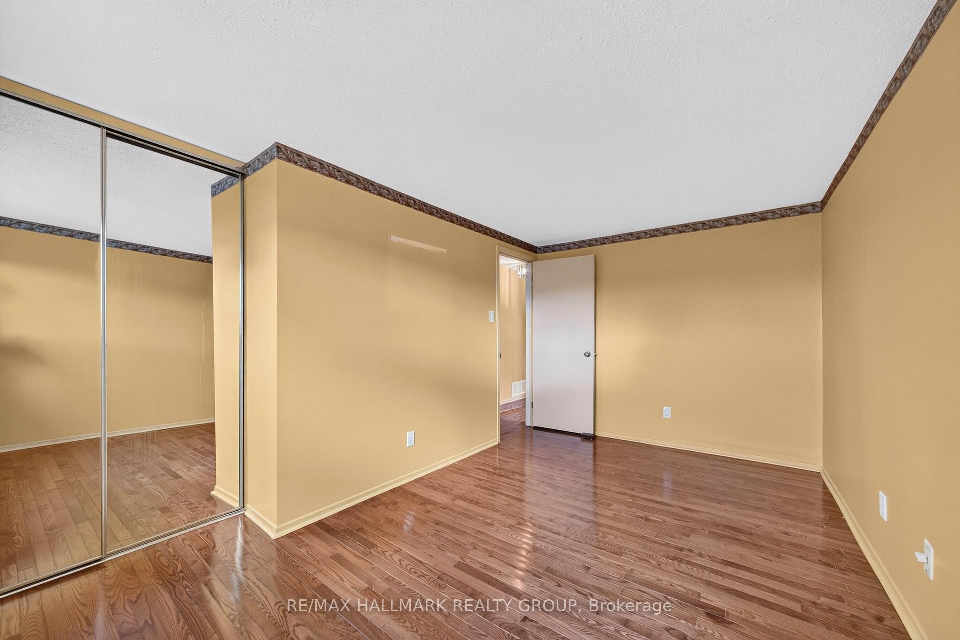Photo 18 of 19 Fallow Court, Ottawa, Hunt Club Park/Greenboro — HOMEH