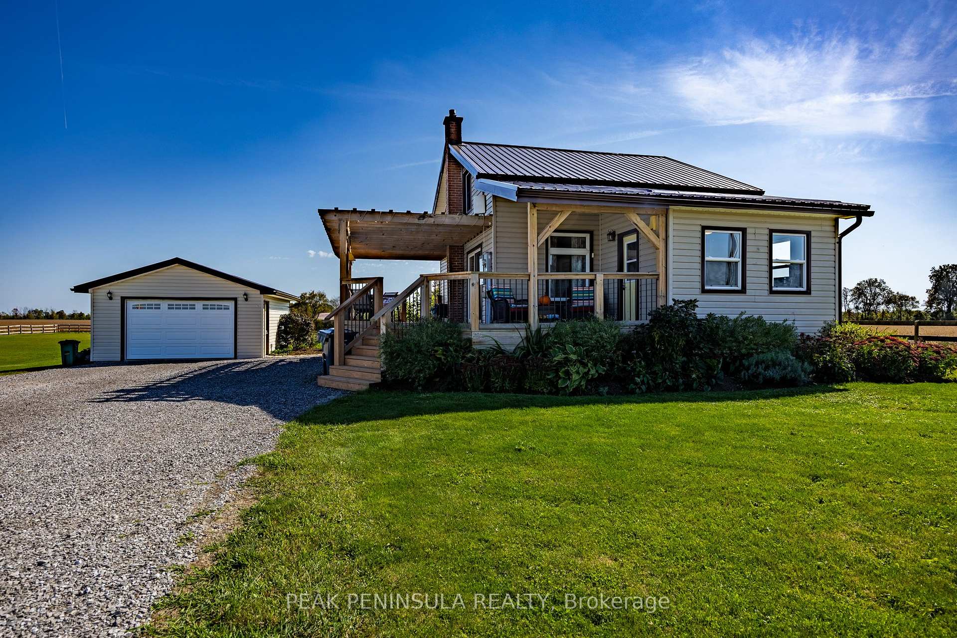 Photo of 2936 Lakeshore Road
