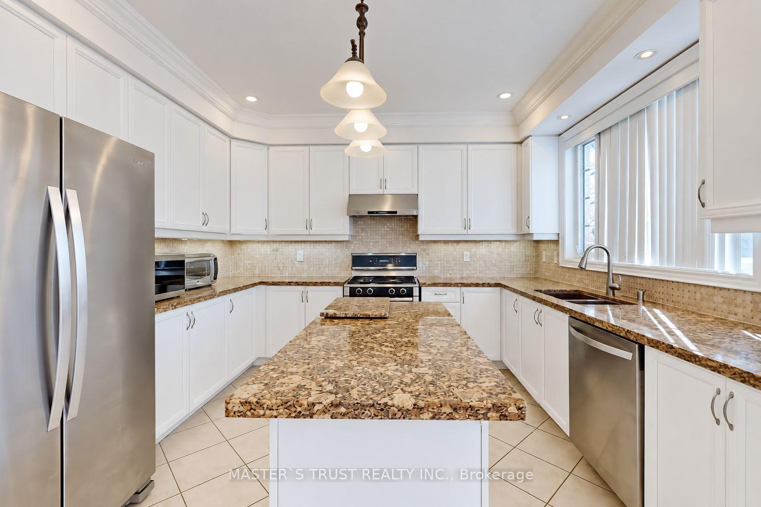 Photo 8 of 66 Chaya Sara Gardens, Vaughan, Patterson — HOMEH