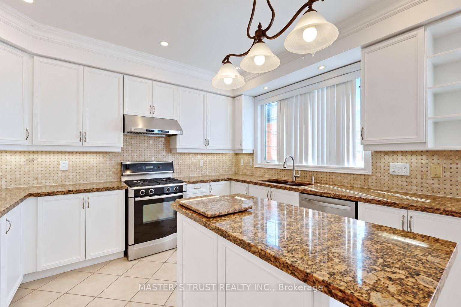Photo 9 of 66 Chaya Sara Gardens, Vaughan, Patterson — HOMEH