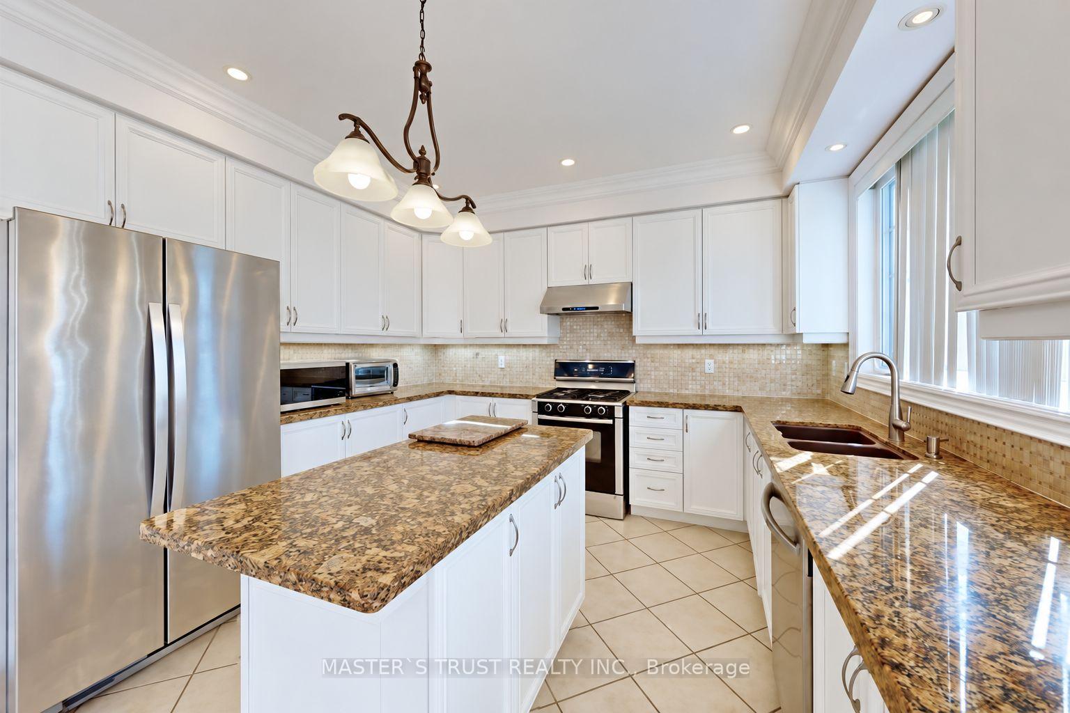 Photo 10 of 66 Chaya Sara Gardens, Vaughan, Patterson — HOMEH