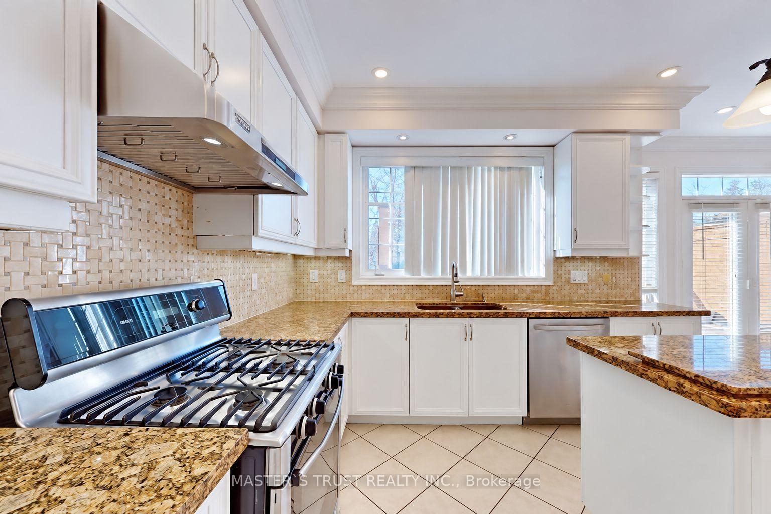 Photo 11 of 66 Chaya Sara Gardens, Vaughan, Patterson — HOMEH