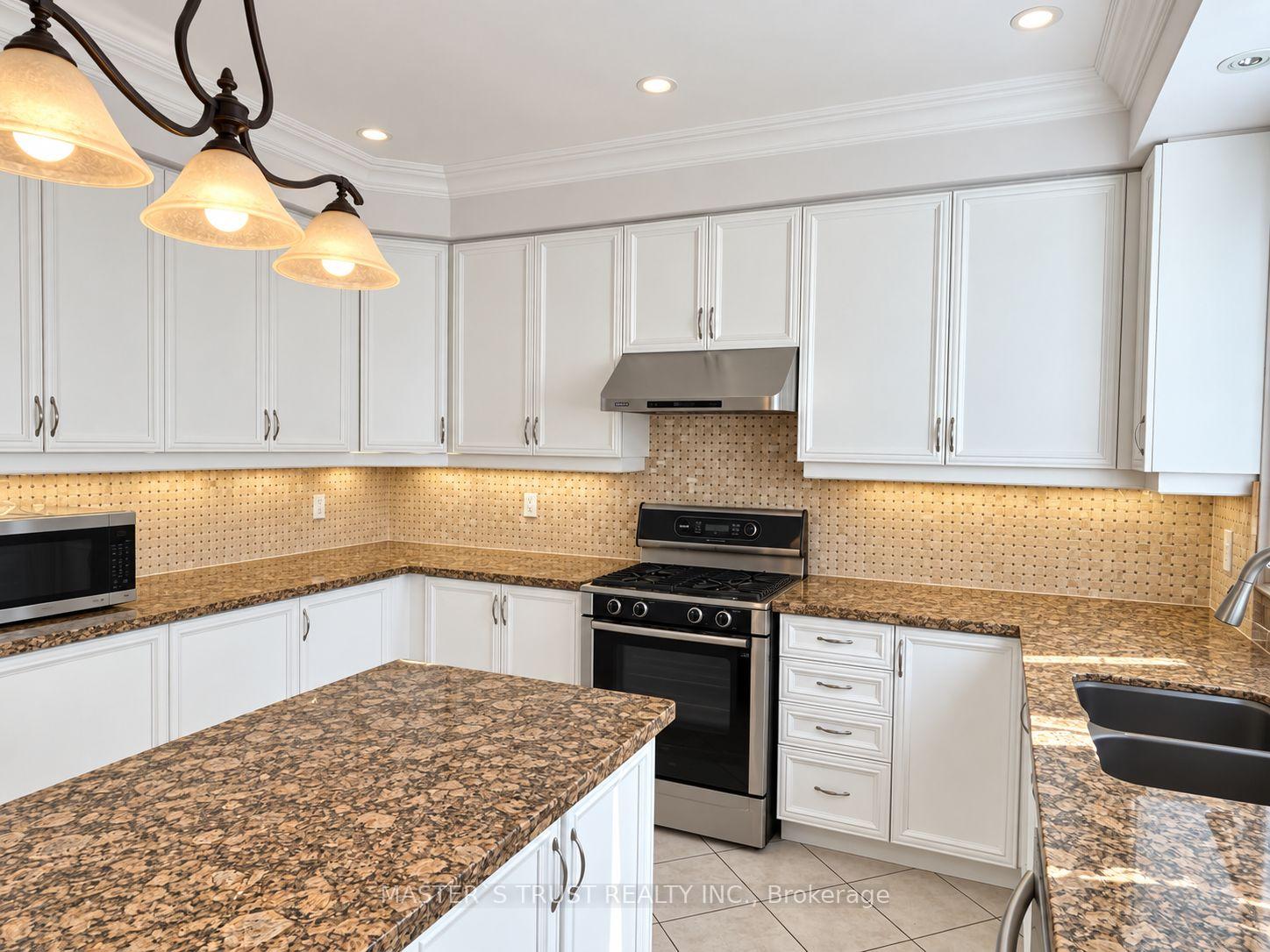 Photo 13 of 66 Chaya Sara Gardens, Vaughan, Patterson — HOMEH