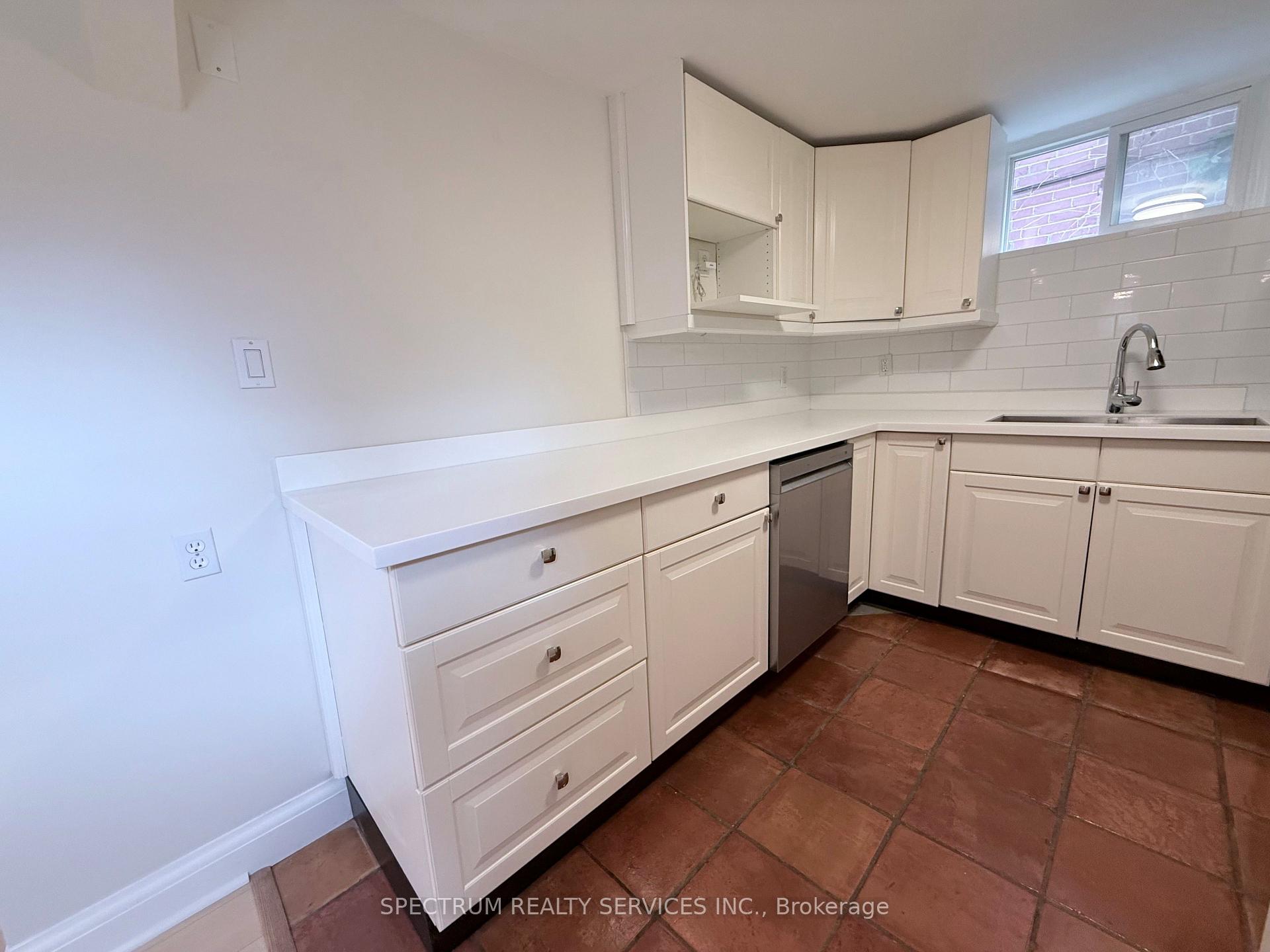 Photo 4 of Unit Lower, 172 Queenslea Avenue, North York, Humberlea-Pelmo Park — HOMEH