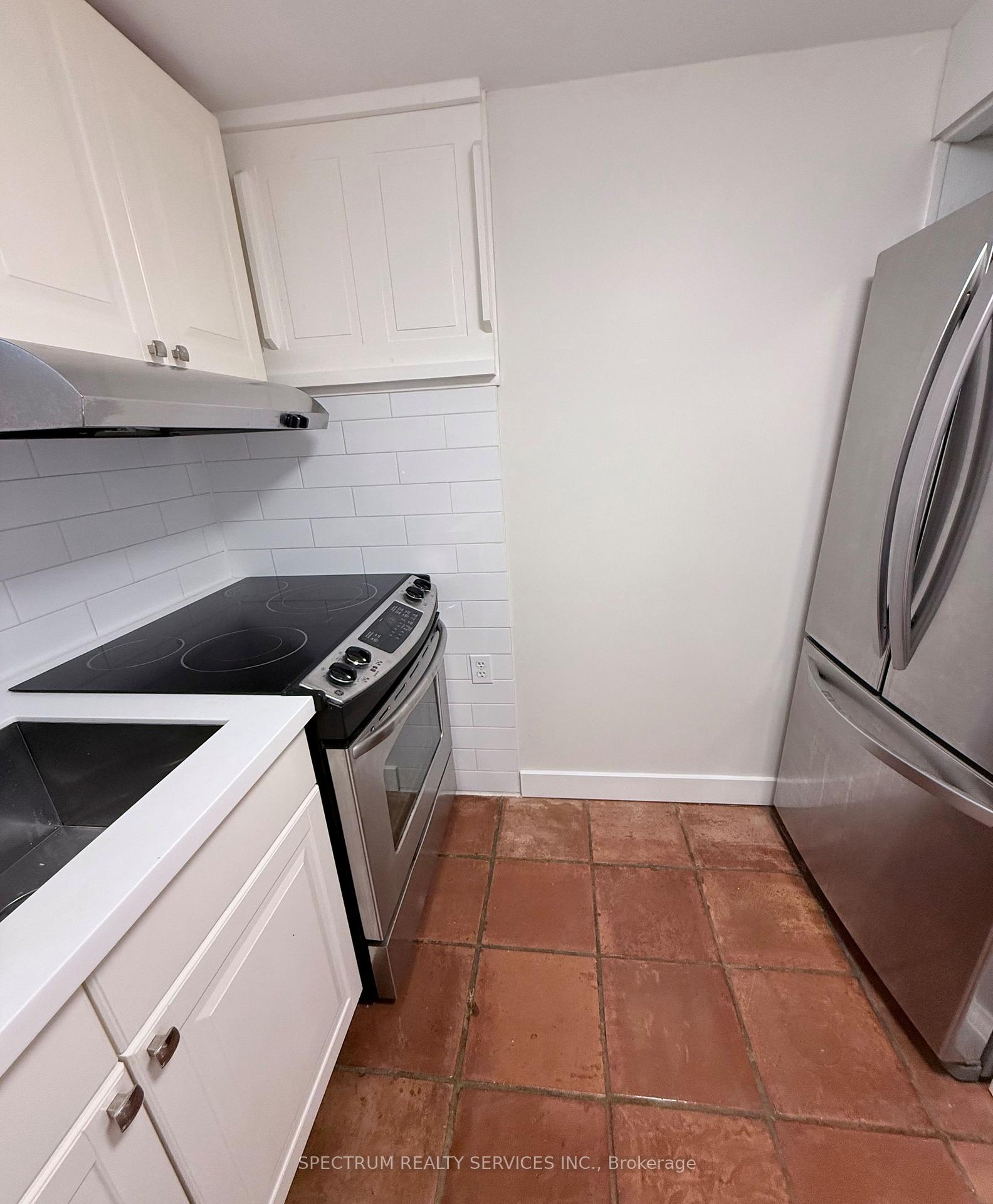 Photo 7 of Unit Lower, 172 Queenslea Avenue, North York, Humberlea-Pelmo Park — HOMEH