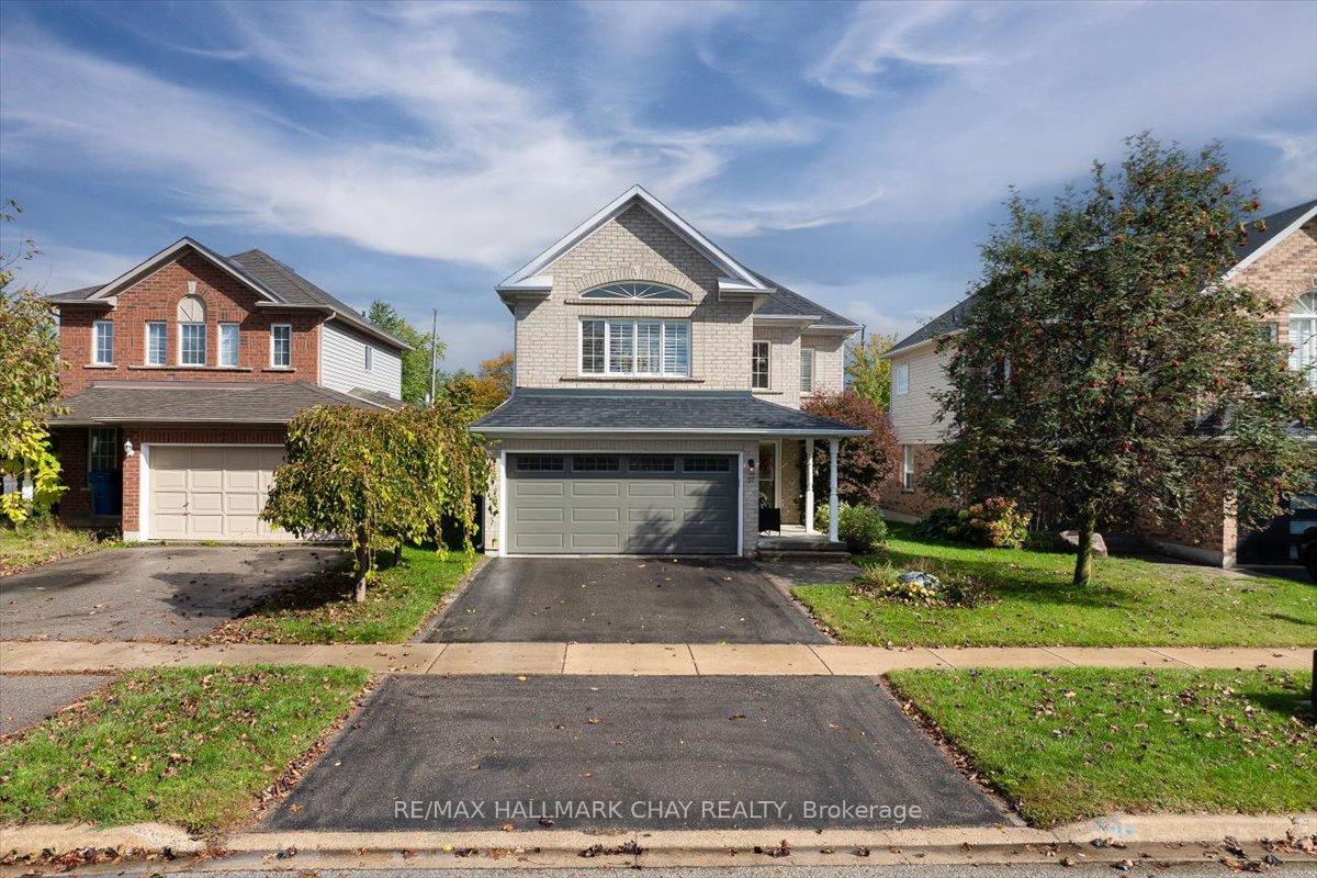 Photo 1 of 37 Joliette Place, Georgina, Keswick North — HOMEH