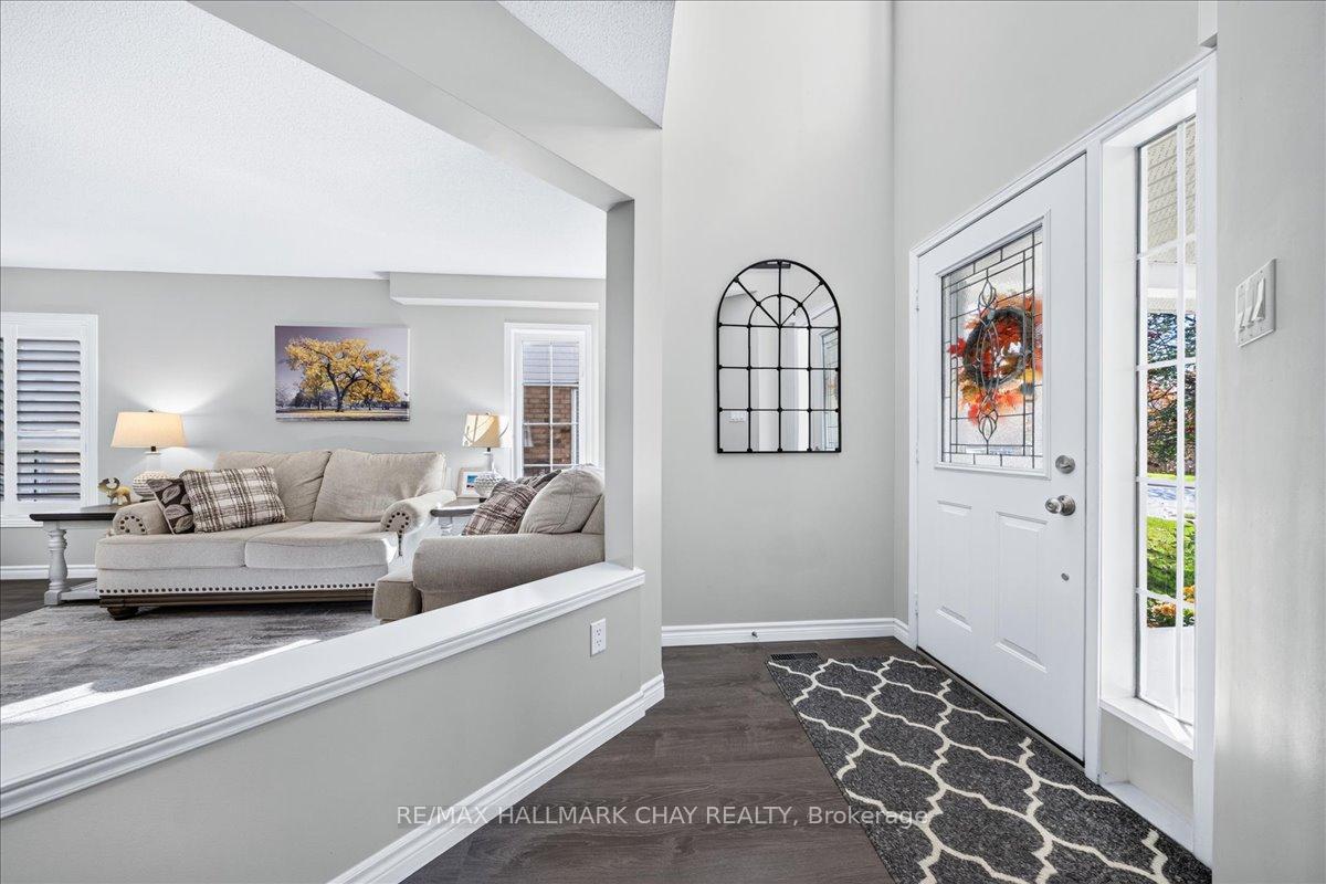 Photo 4 of 37 Joliette Place, Georgina, Keswick North — HOMEH