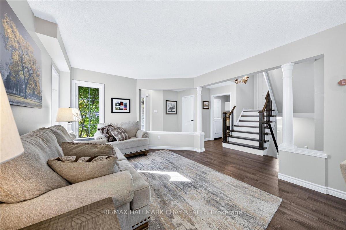 Photo 9 of 37 Joliette Place, Georgina, Keswick North — HOMEH