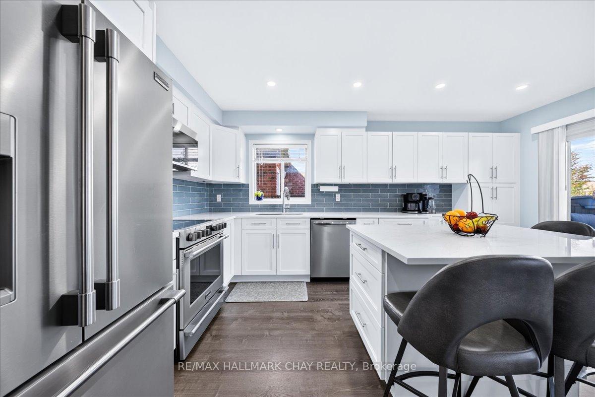 Photo 12 of 37 Joliette Place, Georgina, Keswick North — HOMEH
