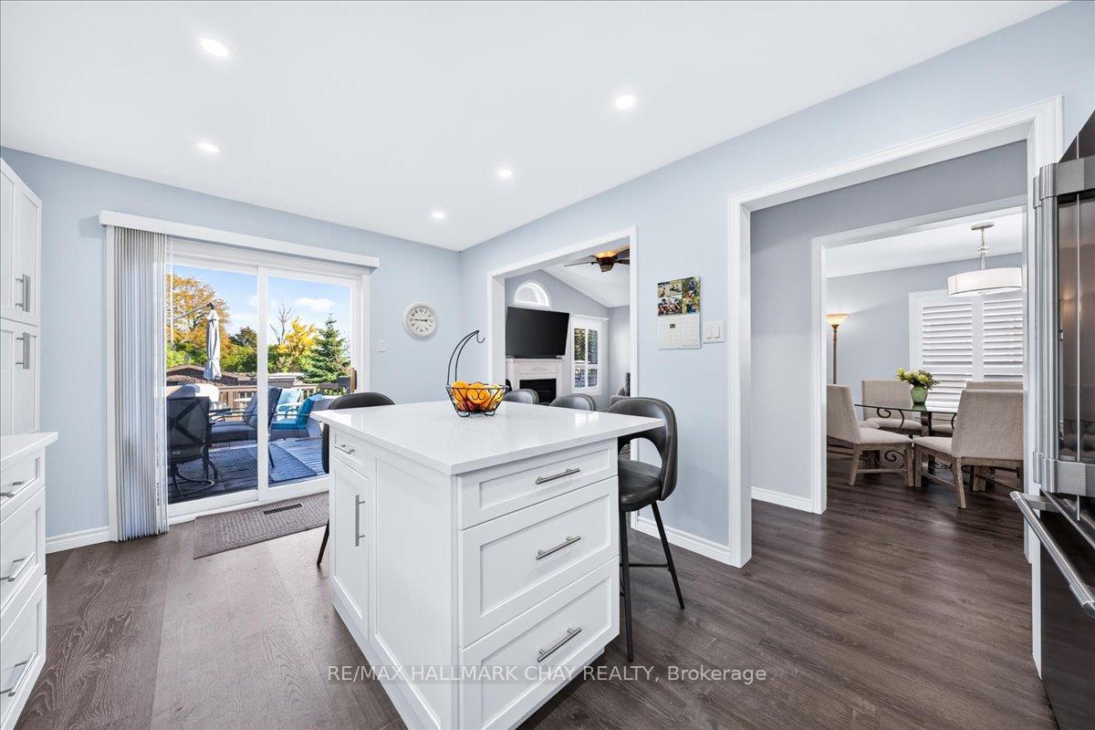 Photo 14 of 37 Joliette Place, Georgina, Keswick North — HOMEH