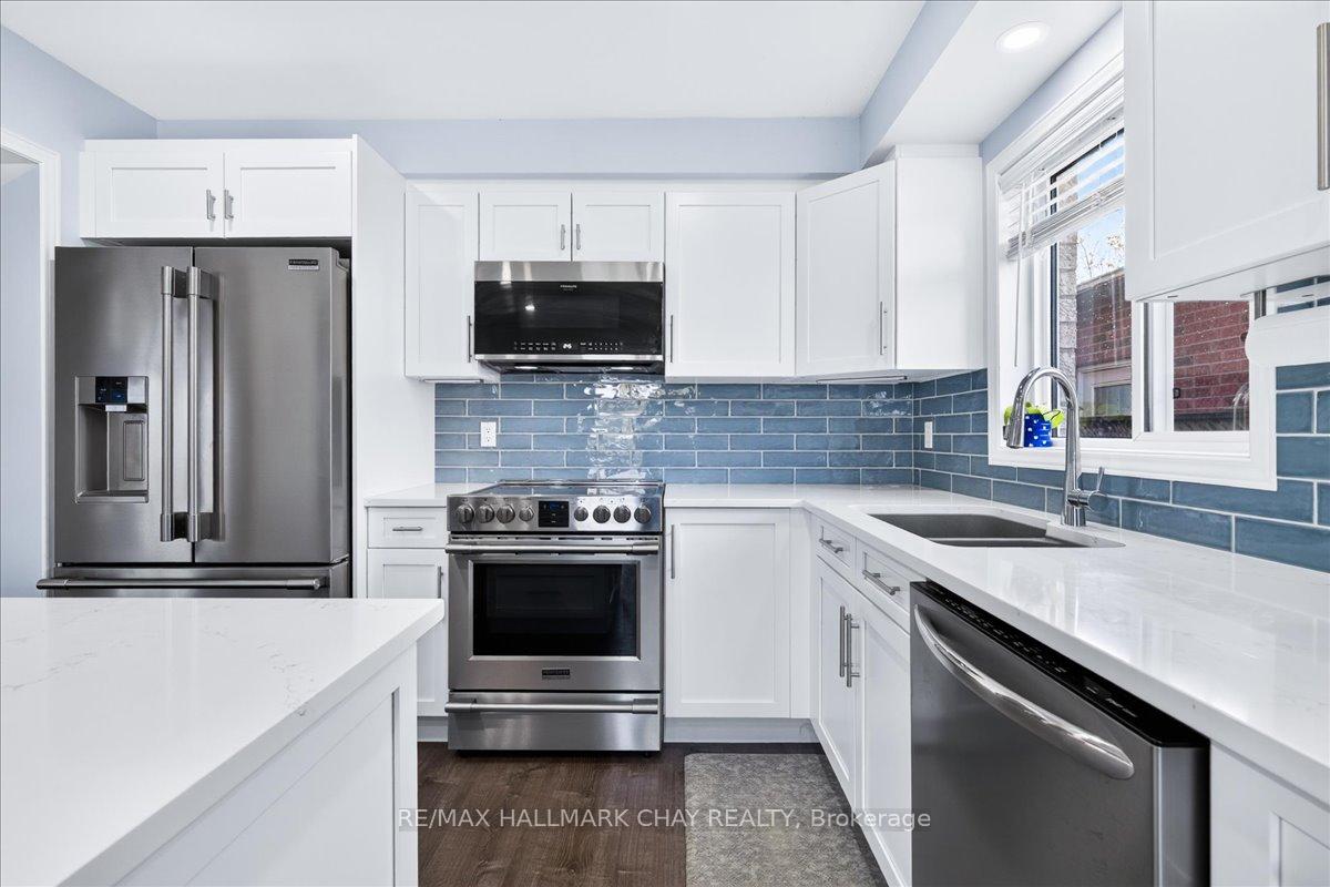 Photo 15 of 37 Joliette Place, Georgina, Keswick North — HOMEH