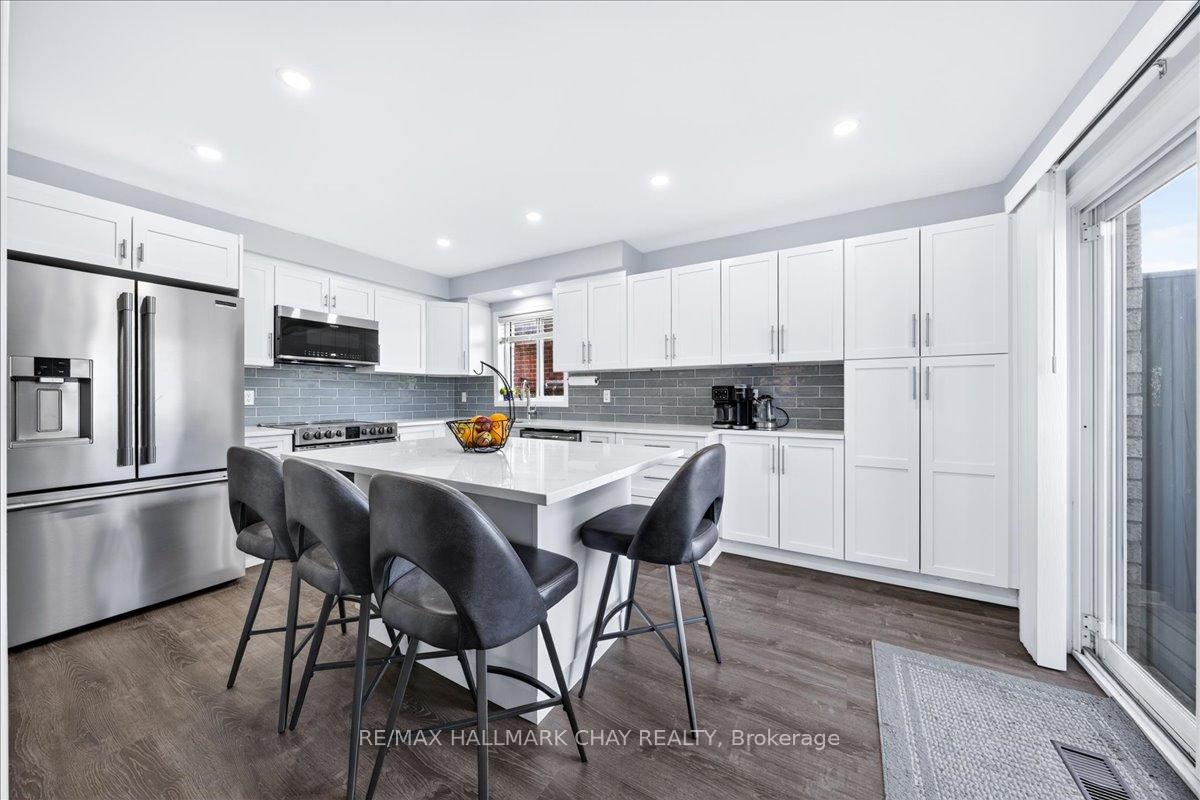 Photo 16 of 37 Joliette Place, Georgina, Keswick North — HOMEH