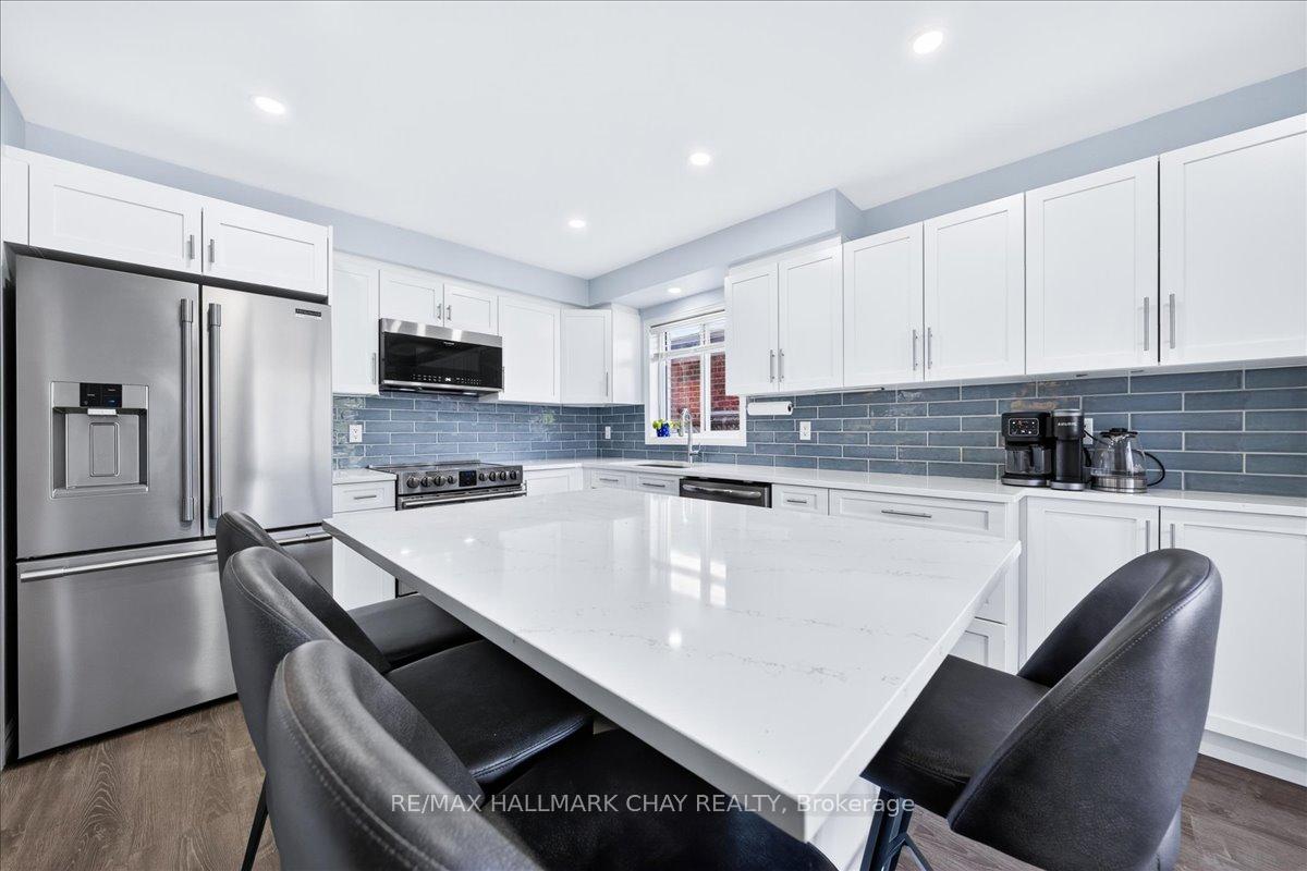 Photo 17 of 37 Joliette Place, Georgina, Keswick North — HOMEH