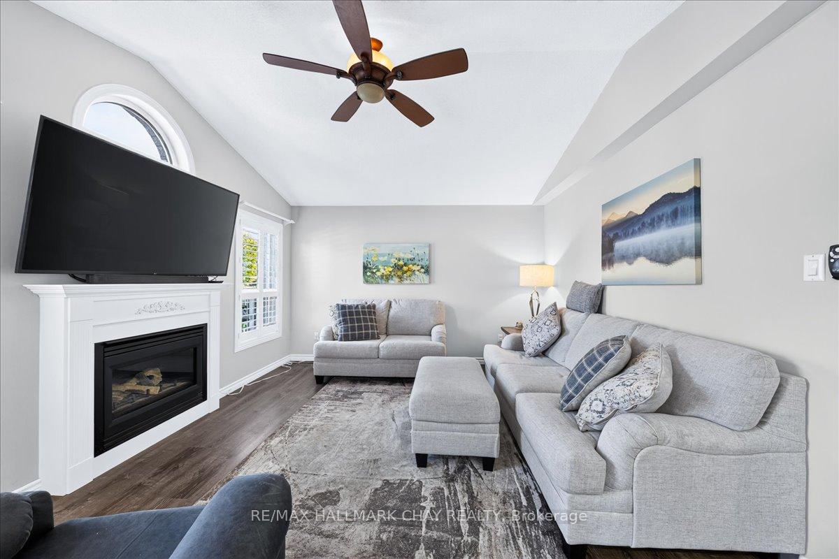 Photo 20 of 37 Joliette Place, Georgina, Keswick North — HOMEH