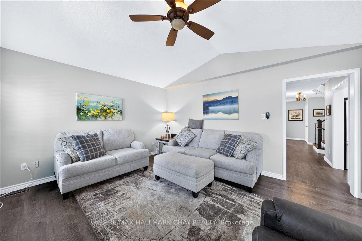Photo 21 of 37 Joliette Place, Georgina, Keswick North — HOMEH