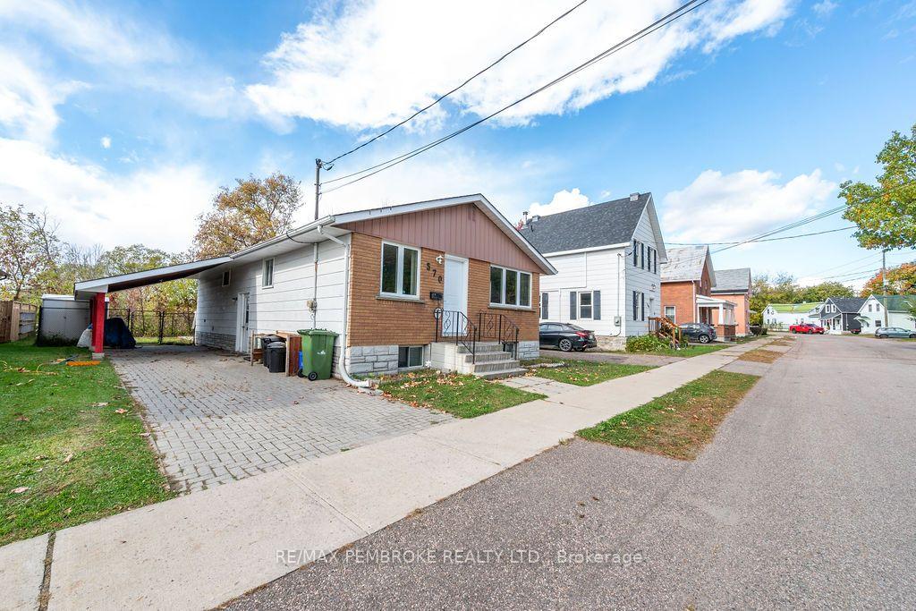 Photo 4 of 570 Moffat Street, Pembroke, Pembroke — HOMEH
