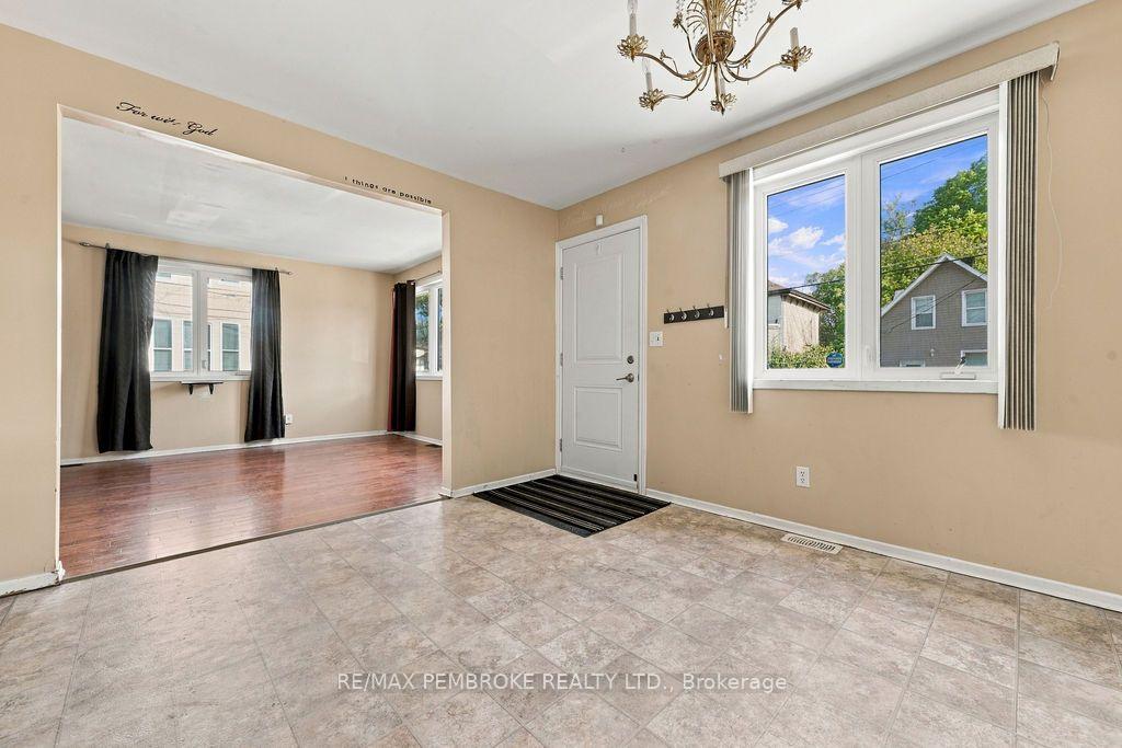 Photo 7 of 570 Moffat Street, Pembroke, Pembroke — HOMEH