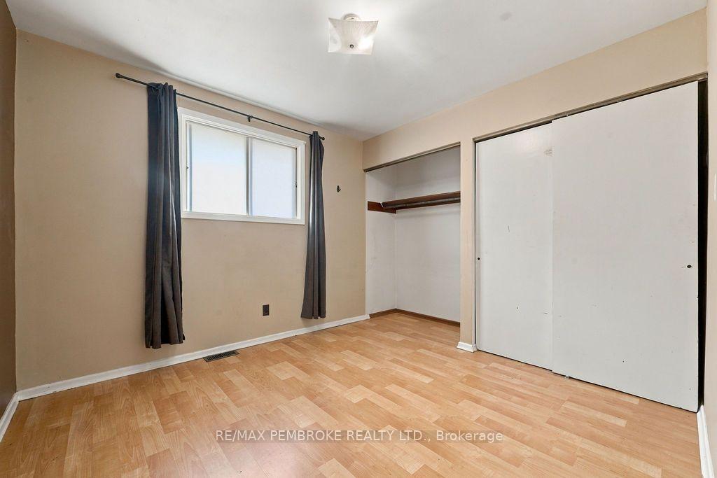 Photo 18 of 570 Moffat Street, Pembroke, Pembroke — HOMEH