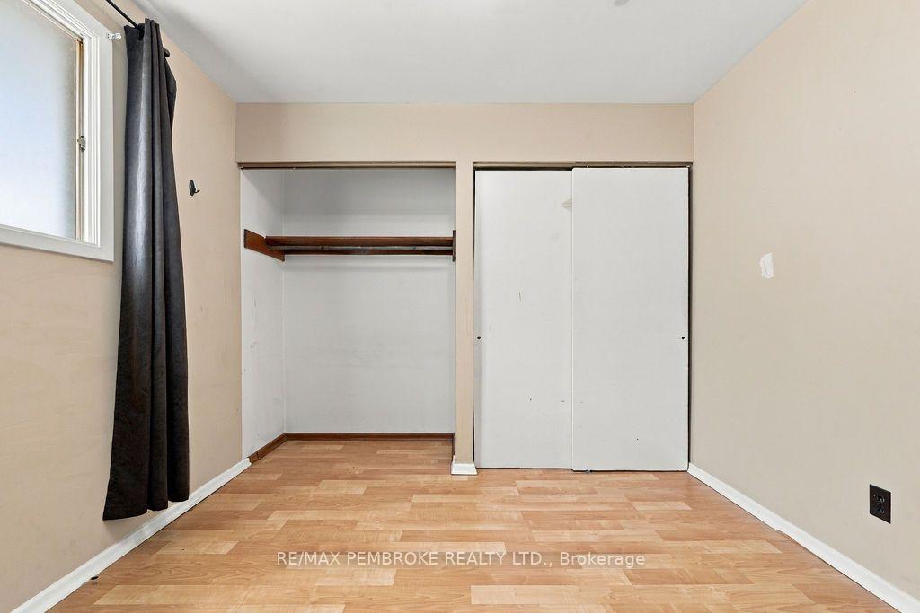 Photo 19 of 570 Moffat Street, Pembroke, Pembroke — HOMEH