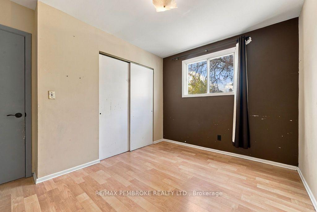 Photo 27 of 570 Moffat Street, Pembroke, Pembroke — HOMEH