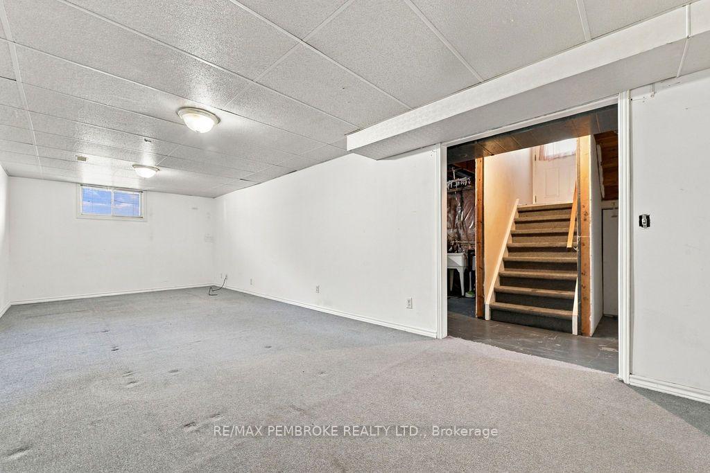 Photo 29 of 570 Moffat Street, Pembroke, Pembroke — HOMEH