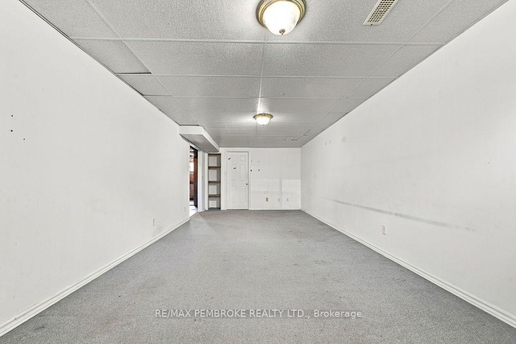 Photo 31 of 570 Moffat Street, Pembroke, Pembroke — HOMEH