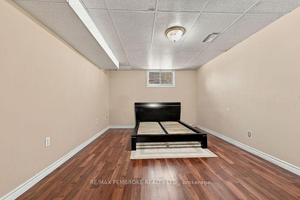 Photo 32 of 570 Moffat Street, Pembroke, Pembroke — HOMEH