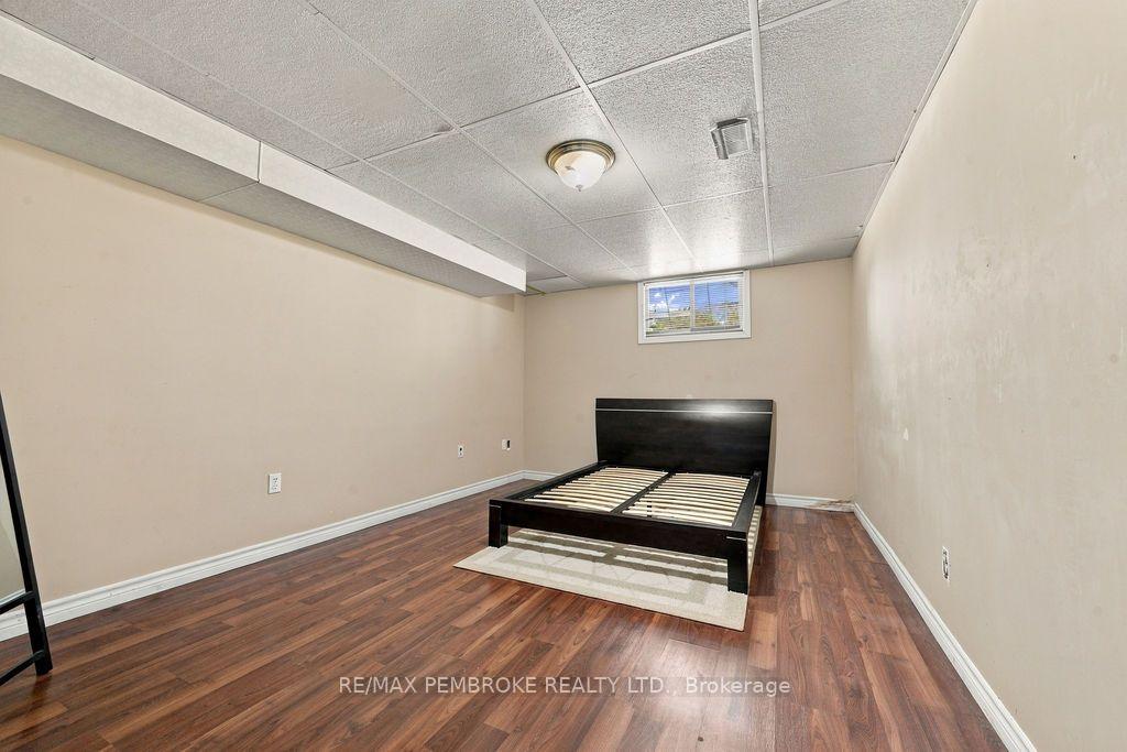 Photo 34 of 570 Moffat Street, Pembroke, Pembroke — HOMEH