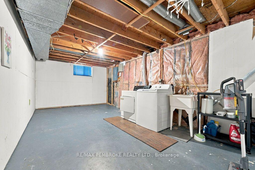 Photo 36 of 570 Moffat Street, Pembroke, Pembroke — HOMEH