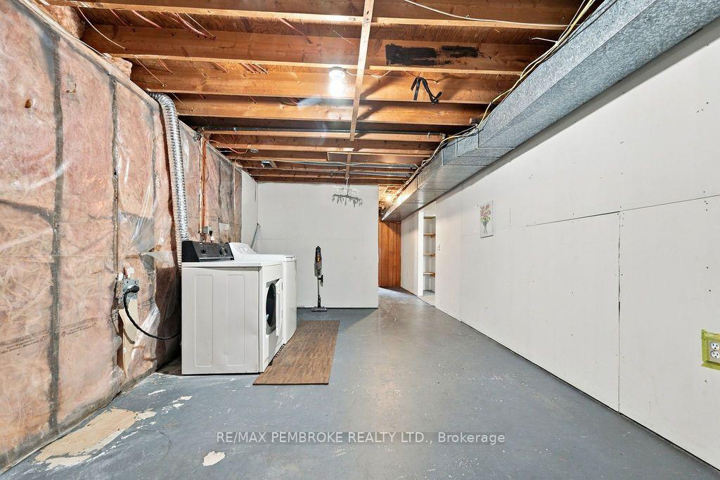Photo 37 of 570 Moffat Street, Pembroke, Pembroke — HOMEH