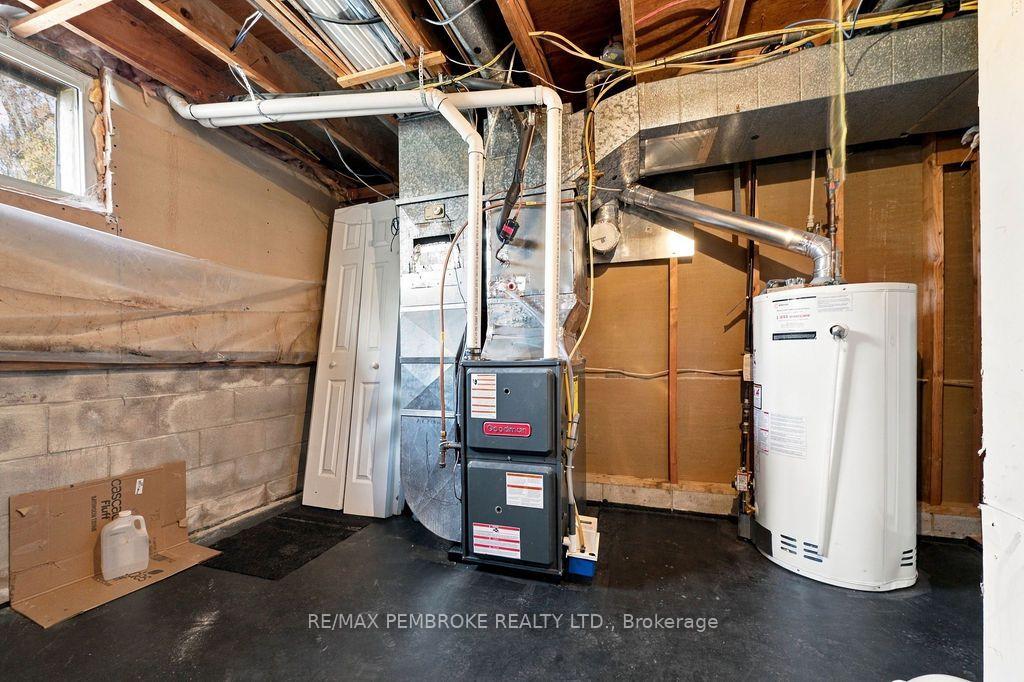 Photo 38 of 570 Moffat Street, Pembroke, Pembroke — HOMEH