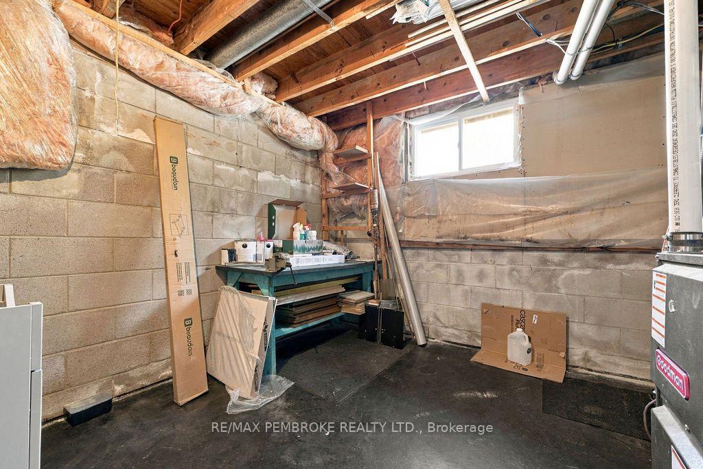 Photo 39 of 570 Moffat Street, Pembroke, Pembroke — HOMEH