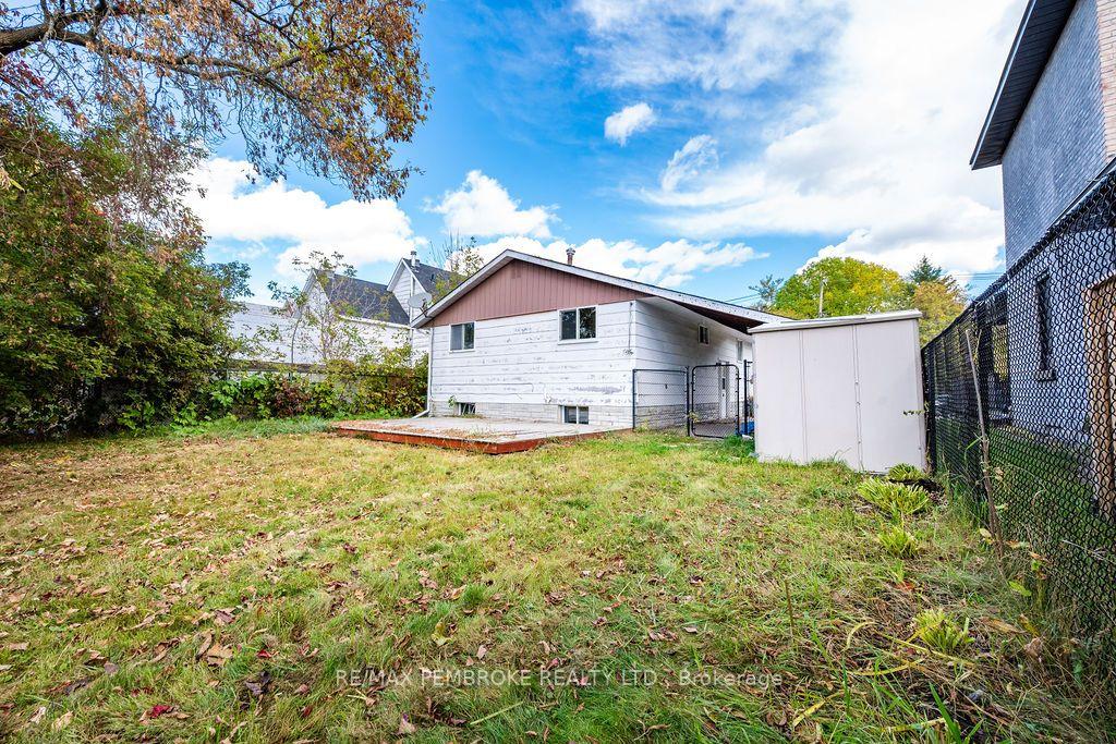 Photo 40 of 570 Moffat Street, Pembroke, Pembroke — HOMEH