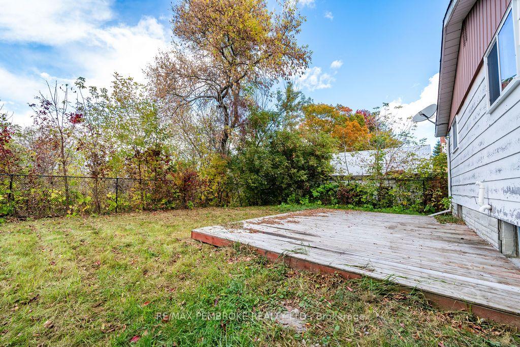 Photo 41 of 570 Moffat Street, Pembroke, Pembroke — HOMEH