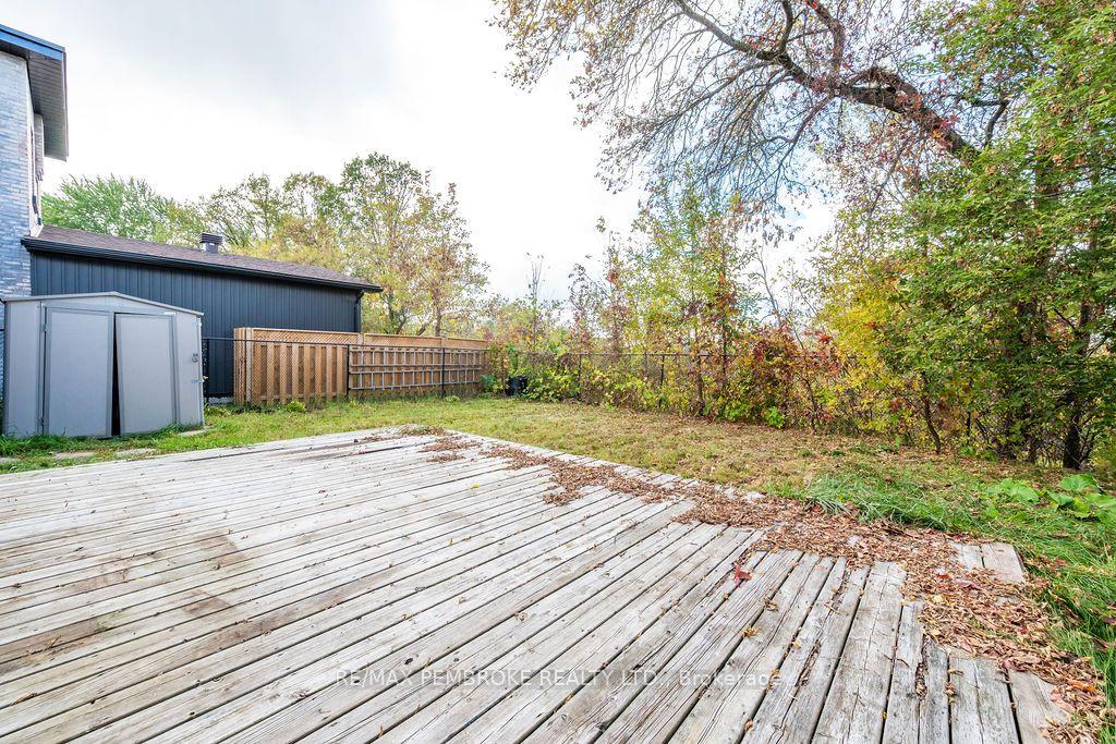Photo 42 of 570 Moffat Street, Pembroke, Pembroke — HOMEH