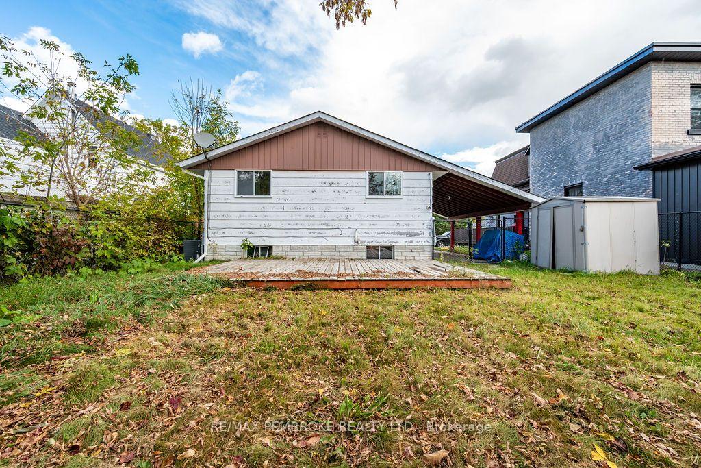 Photo 43 of 570 Moffat Street, Pembroke, Pembroke — HOMEH