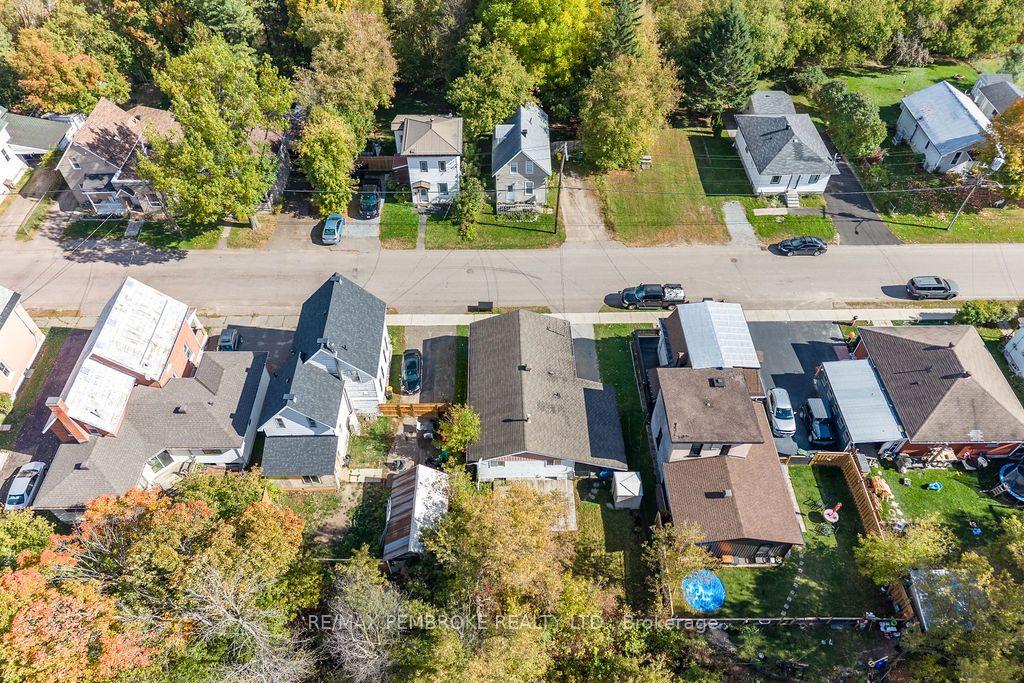 Photo 44 of 570 Moffat Street, Pembroke, Pembroke — HOMEH
