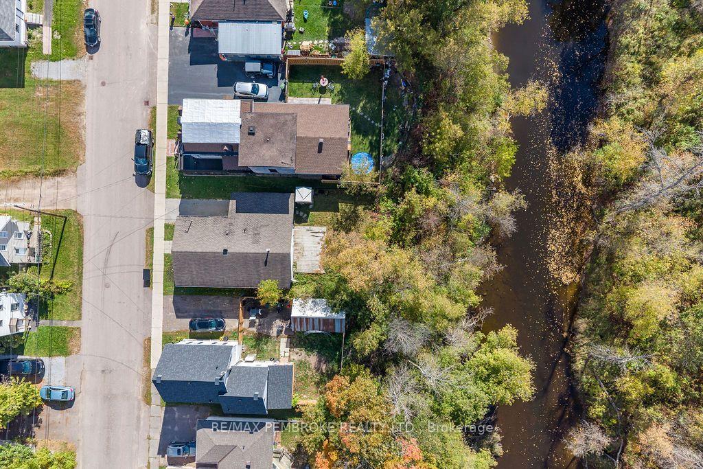 Photo 45 of 570 Moffat Street, Pembroke, Pembroke — HOMEH